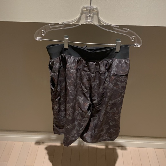 Lululemon pace breaker shorts 9” - Picture 2 of 4